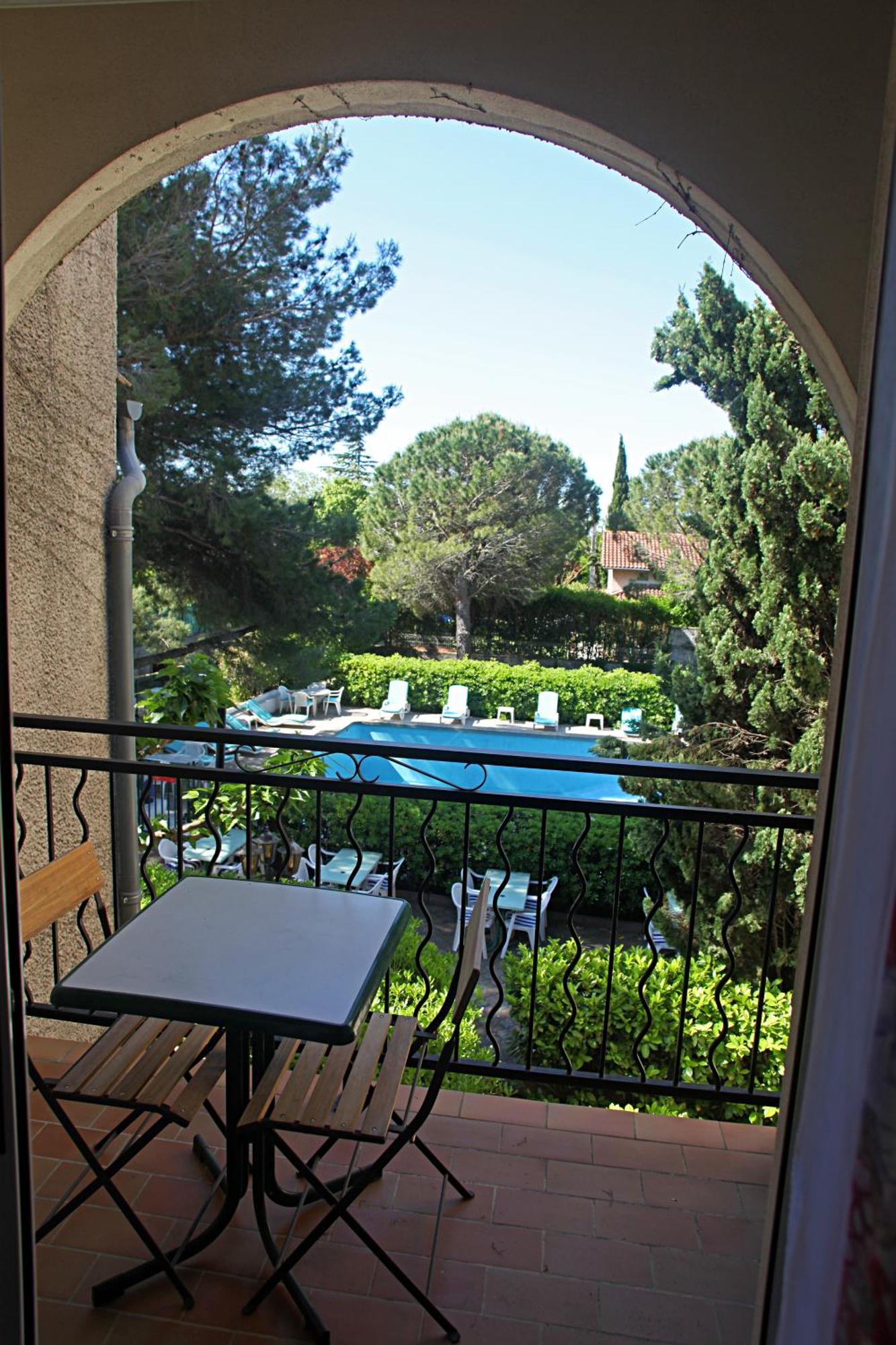 Le Petit Manoir Logis Hotell Les Angles  Eksteriør bilde