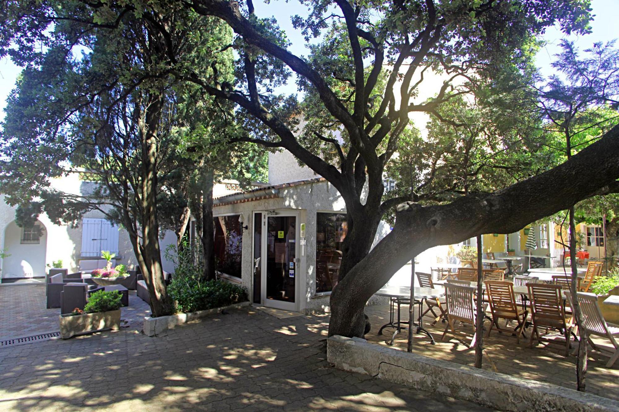 Le Petit Manoir Logis Hotell Les Angles  Eksteriør bilde